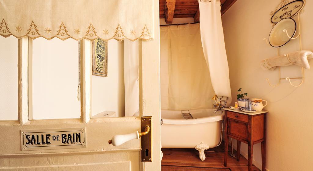 Les Petites Vosges Bed & Breakfast Bagnères-de-Bigorre Oda fotoğraf