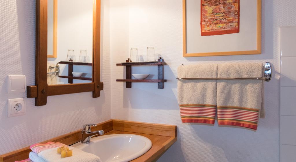 Les Petites Vosges Bed & Breakfast Bagnères-de-Bigorre Oda fotoğraf