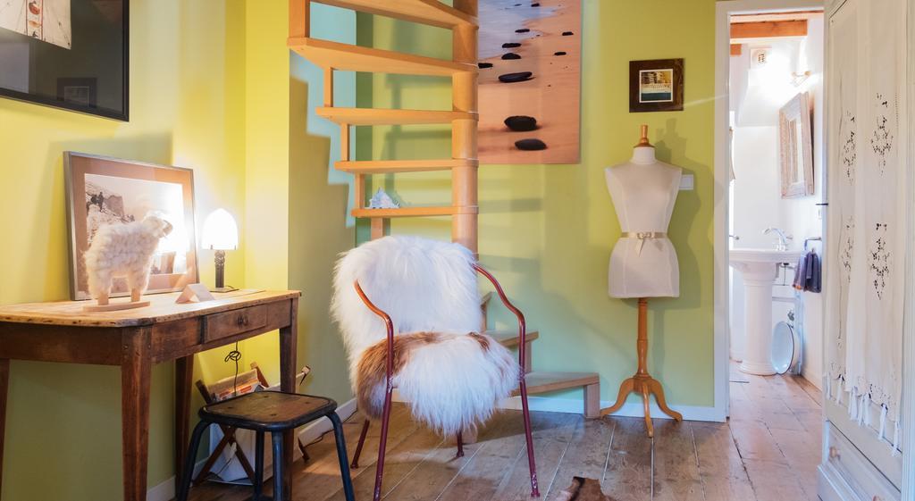Les Petites Vosges Bed & Breakfast Bagnères-de-Bigorre Oda fotoğraf