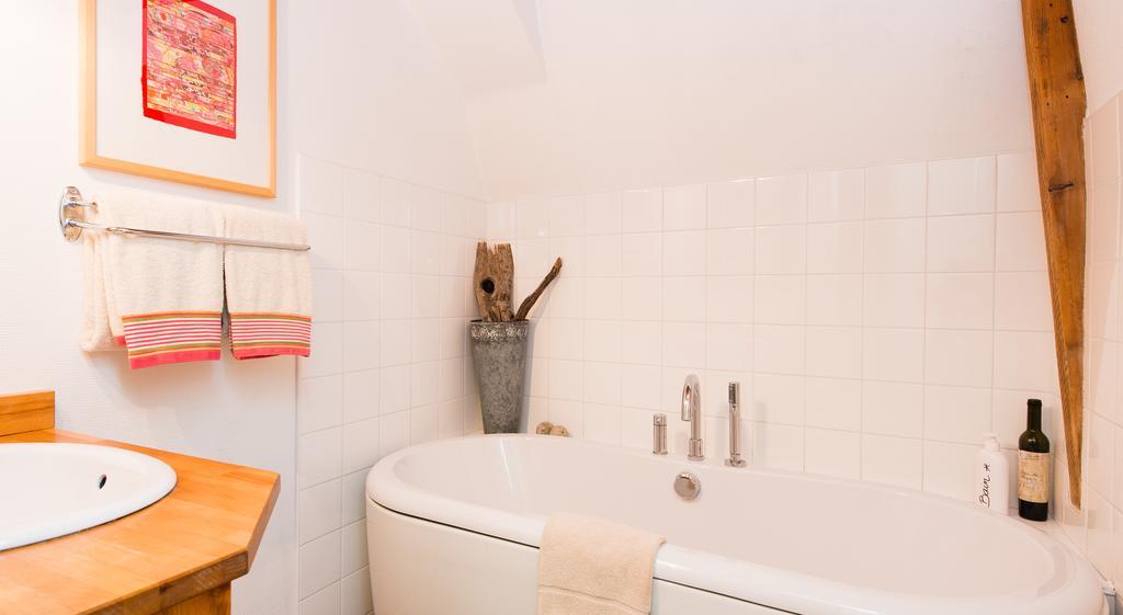 Les Petites Vosges Bed & Breakfast Bagnères-de-Bigorre Oda fotoğraf