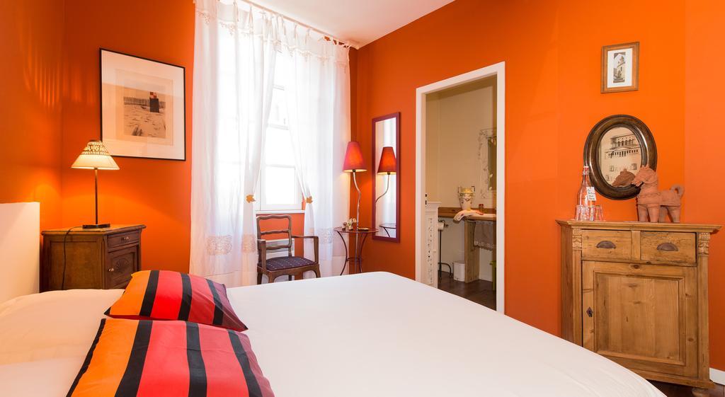 Les Petites Vosges Bed & Breakfast Bagnères-de-Bigorre Oda fotoğraf