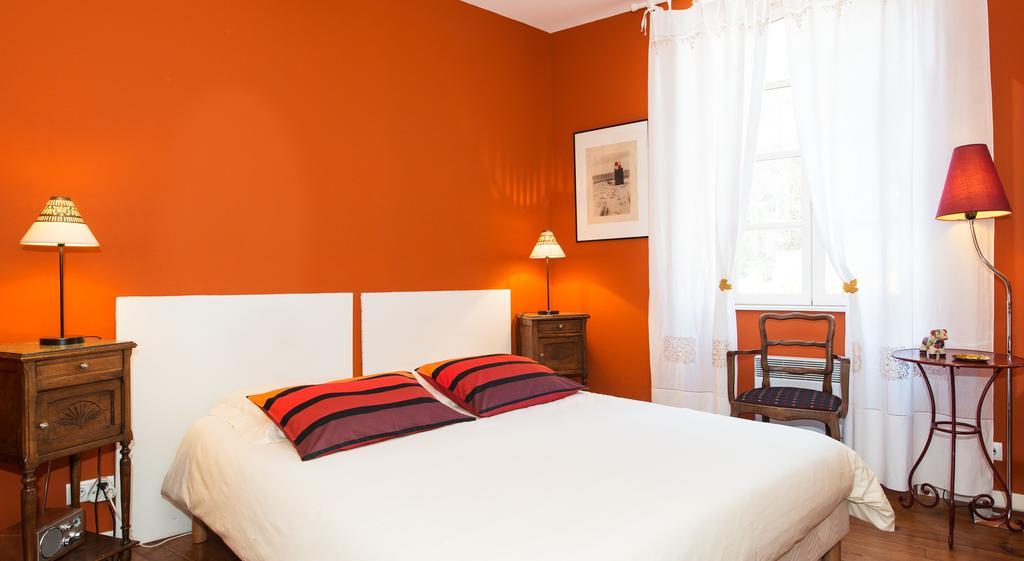 Les Petites Vosges Bed & Breakfast Bagnères-de-Bigorre Oda fotoğraf