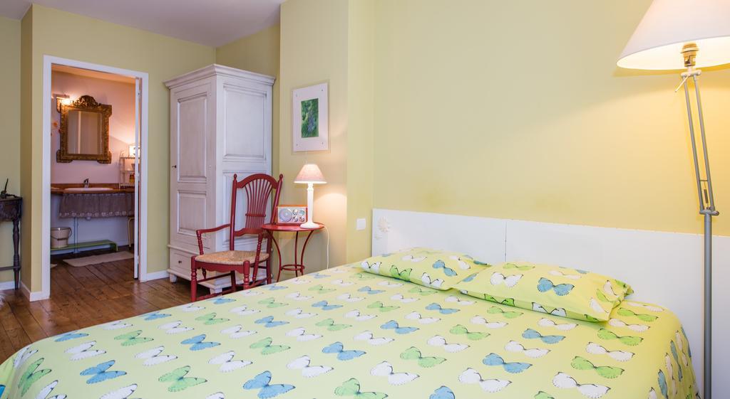 Les Petites Vosges Bed & Breakfast Bagnères-de-Bigorre Oda fotoğraf