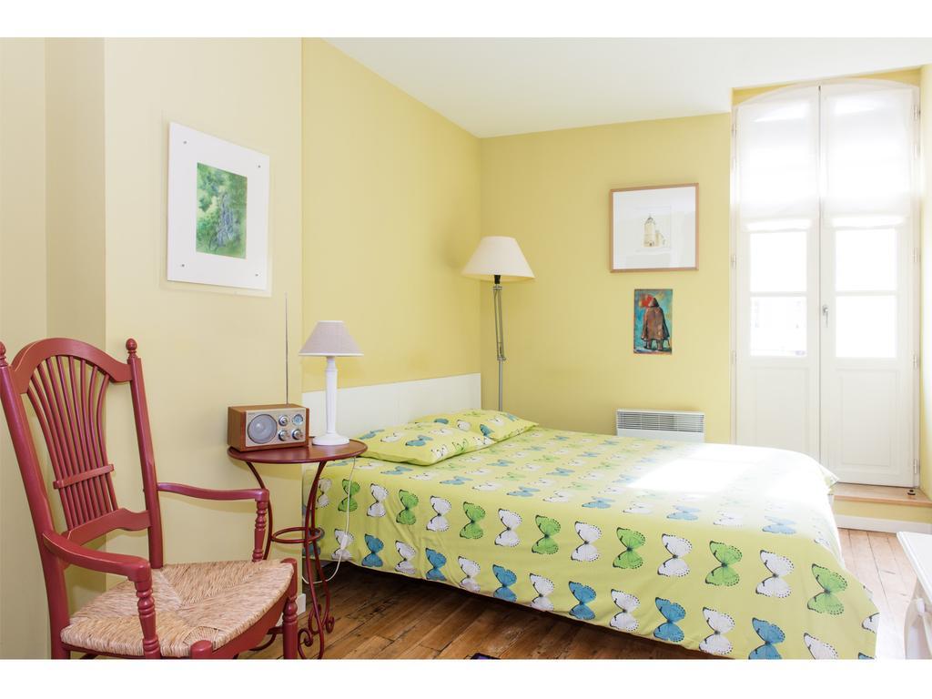 Les Petites Vosges Bed & Breakfast Bagnères-de-Bigorre Oda fotoğraf